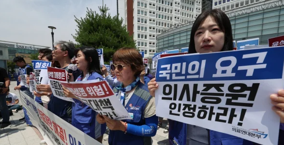 의사 집단 휴진 예고… 민주노총·참여연대 "환자들 고통 외면 경제적·정치적 이익추구" 비난