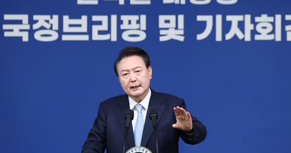 민주당 "국민 고통 외면한 윤 대통령, 자화자찬 일색"