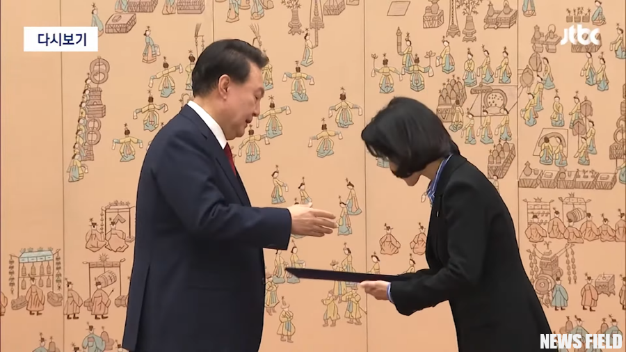 한편, 더불어민주당·조국혁신당·진보당·사회민주당·새로운미래·기본소득당 등 6개 야당은 1일 이진숙 방송통신위원장에 대한 탄핵소추안을 당론으로 채택하고 국회 의안과에 제출했다. 야당이 방통위 관련 탄핵안을 제출한 것은 이동관·김홍일 전 방통위원장과 이상인 전 방통위원장 직무대행에 이이 이번이 네 번째다.