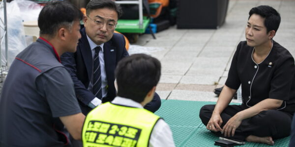 조국혁신당, 시국농성장 방문 "거부권 남발 개탄, 퇴진광장으로 힘 모으자"