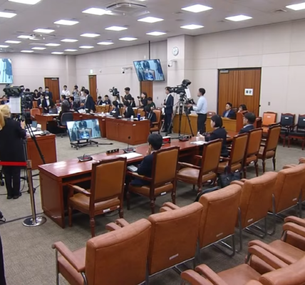 헌정 사상 첫 검사 탄핵 청문회, 여야 간 치열한 공방