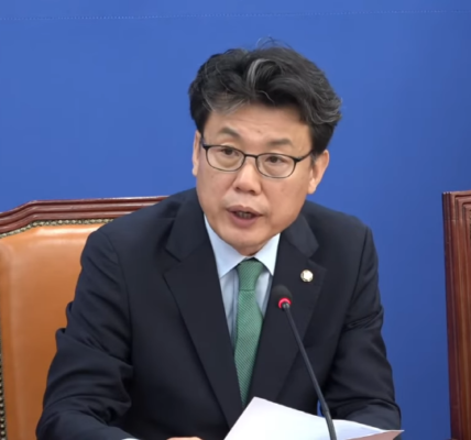 진성준 "윤석열 정부 체코 원전 동맹, 한국에 실질적 이익 불확실"