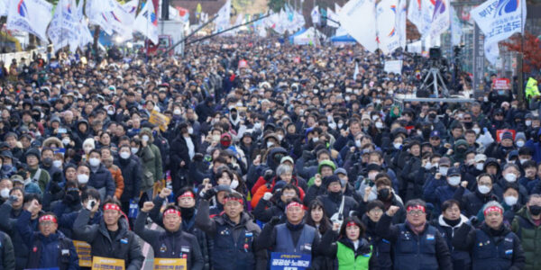 공공운수노조, 국회 앞에서 2만여 노동자와 시민과 함께 "윤석열 퇴진" 외쳐