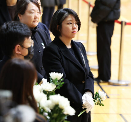 기본소득당, 무안공항서 참사 유족과 대화…애경그룹 책임 촉구