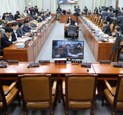 국회 운영위, 12·3 계엄사태 불출석 증인 22명 고발