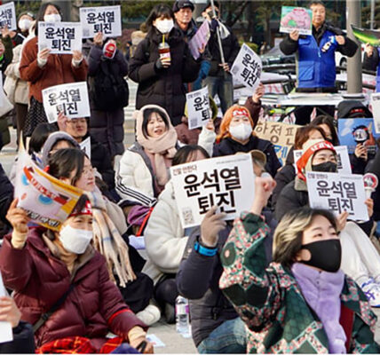 공공의료 확대 외침: 의료민영화 반대 집회 성료