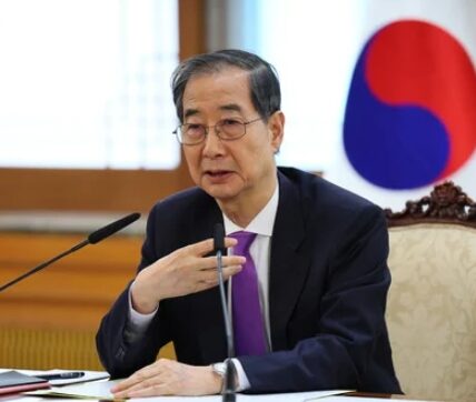 한덕수 대통령 권한대행 국무총리가 25일 서울 종로구 정부서울청사에서 열린 긴급 통상관계장관 간담회에서 발언을 하고 있다.