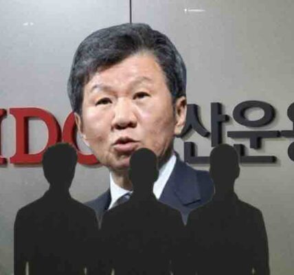 정몽규 HDC 회장(사진)과 세 아들은 HDC자산운용 지분의 87%를 보유하며 압도적인 지배력을 행사하고 있다. 특히 정 회장은 개인 법인을 통해 최대 주주로서 막대한 영향력을 가지고 있다.