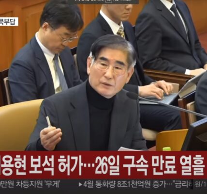 국회 법제사법위원회 소속 범여권 의원들이 김용현 전 국방부 장관의 전격적인 보석 결정을 두고 법원과 검찰의 '짬짜미 석방'이라며 강력히 비판했고, 내란·김건희·채 상병 특검이 수사팀 구성에 속도를 내며 본격적인 수사 채비에 들어섰다. 특히 내란 특검은 역대 최대 규모의 파견 검사단을 꾸려 17일부터 수사에 착수할 예정이다.