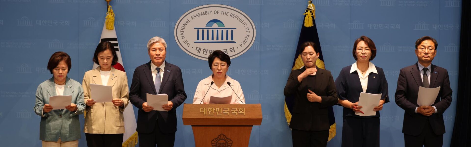 2025년 6월 16일 서울 여의도 국회 소통관에서 조국혁신당 관계자들이 기자회견을 열고 심우정 검찰총장의 사퇴를 촉구했다.