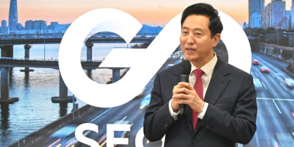 오세훈 서울시장이 '주적, 개딸' 등 자극적인 내용의 유튜브 영상을 게시해 정치 선동과 공무원 사적 동원 의혹에 휩싸였다. 전현희 최고위원은 이를 직권남용 및 공무원 행동강령 위반으로 규정했다. 또한 명태균 게이트 관련 민중기 특검의 신속한 수사를 촉구했다. 사진=서울시 제공.