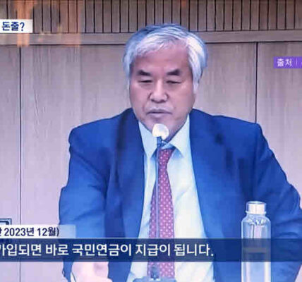 '전광훈 사기폰'으로 불리는 알뜰폰 서비스에 대한 시민들의 분노가 폭발하며 6일 만에 1만 명 이상의 퇴출 서명을 이끌어냈다. 참여연대는 방송통신위원회가 해당 업체에 대한 철저한 조사와 강력한 제재를 촉구하고 있다.