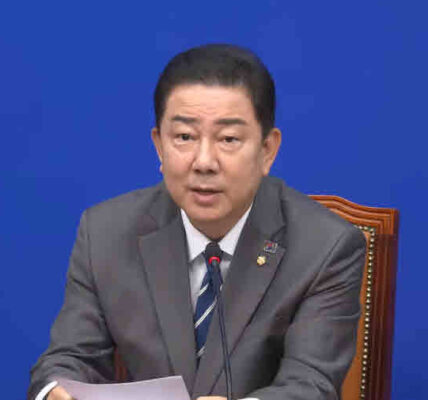 더불어민주당은 7일 최고위원회의에서 민생 추경, 검찰 개혁, 윤석열 전 대통령 구속 필요성을 일제히 주장했다. 김건희 특검과 고속도로 특혜 의혹도 집중 거론되며 여권에 대한 공세 수위를 높였다.