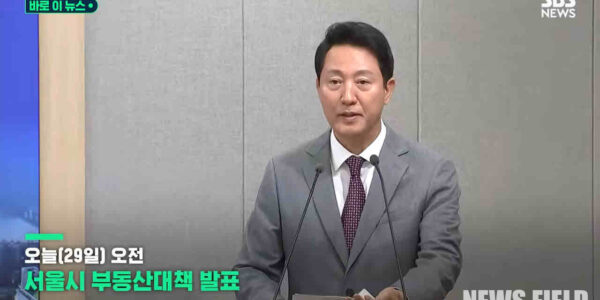 참여연대 민생희망본부는 오세훈 시장의 '신속통합기획 2.0' 발표가 실적 부진과 규제 완화 부작용을 간과한 채 속도만을 강조하고 있다고 비판했다. 이 단체는 규제 완화가 땅값 및 집값 상승, 주민 갈등 심화, 저렴 주택 멸실 등을 초래할 수 있다며 신통기획에 대한 실태조사 및 원주민·세입자 내몰림 대책 마련을 촉구했다. © SBS