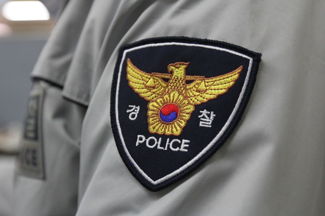 2024년 경찰관 특수건강검진 결과, 야간·교대근무자 4명 중 3명(75.5%)이 유소견자 또는 요관찰자 진단을 받아 건강 문제가 심각한 수준으로 드러났다. 유소견자와 요관찰자는 2020년 대비 1만 4천여 명 증가했으나, 야간 근로 제한 및 단축 같은 적극적 사후 조치는 매우 적었고, 같은 기간 질병 휴직 인원은 크게 증가했다.