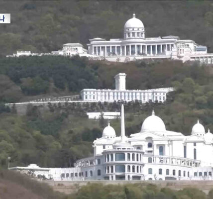 정일영 의원의 조달청 자료 분석 결과, 통일교 등 문제의 종교 관련 재단 17개 기업이 최근 10년간 총 3,129억 원 규모의 공공조달 계약을 체결했으며, 통일교 계열이 97.6%를 독식한 것으로 드러났다. 정 의원은 공공계약을 통한 자금 조달 구조가 국민 신뢰를 훼손하고 불투명한 자금 운용으로 이어질 수 있다며, 조달청의 관리·감독 체계 전면 점검을 촉구했다. 사진은 경기 가평군 통일교 천원궁 모습.