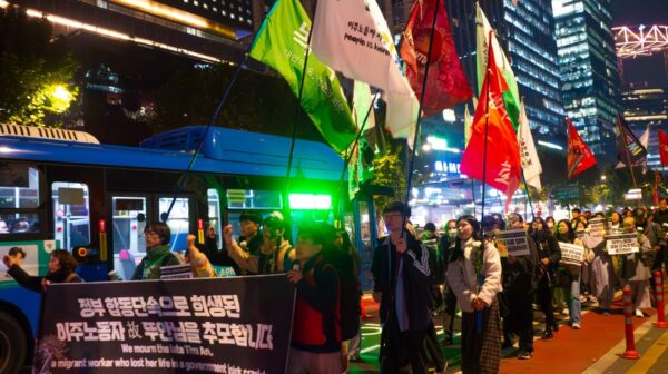 6일 오후 서울 종로구 서울출입국외국인청 세종로출장소 앞에서 '이재명 정부 강제단속 규탄! 故뚜안씨 추모 촛불행진'이 열렸다. 지난달 28일 정부의 합동단속을 피하려다 사망한 베트남 출신 청년 이주노동자 故뚜안씨(여, 25)의 죽음을 기리는 자리다. © 녹색당