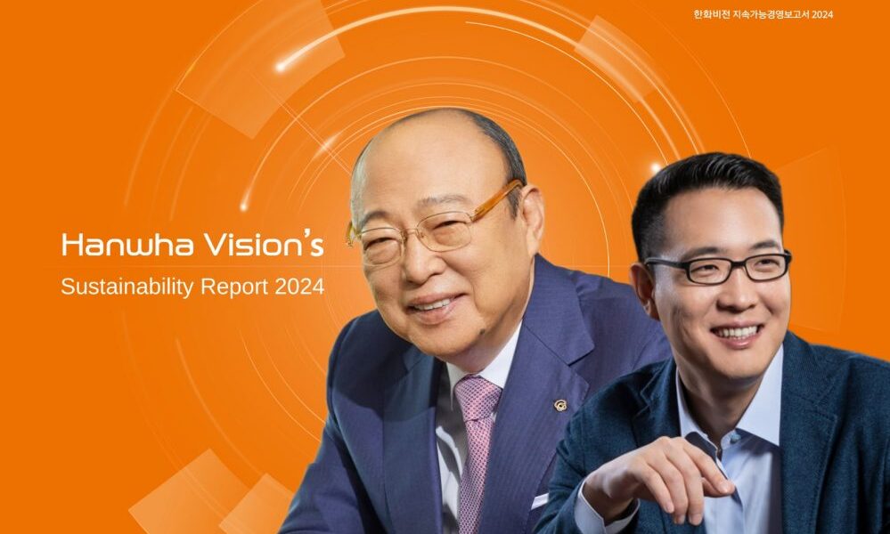 김승연 한화그룹(現 한화비전㈜ 회장·왼쪽) 회장과 삼남 김동선 부사장(現 한화비전㈜ 미래비전총괄).