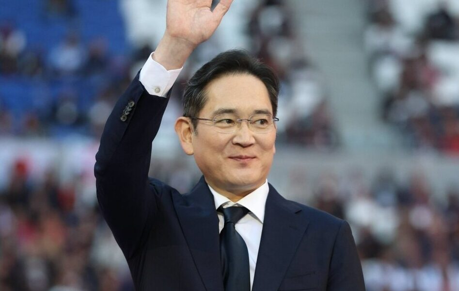 이재용 삼성전자 회장이 지난해 프랑스 리옹 그루파마스타디움에서 열린 국제기능올림픽 폐회식에 참석, 메달 시상을 위해 이동하고 있다. [삼성전자 제공]