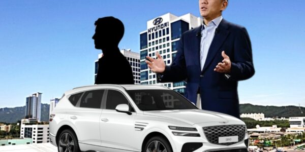 서울 서초구 양재동 현대자동차그룹 본사 전경을 배경으로 정의선 현대차그룹 회장(오른쪽)이 그룹의 주력 모델인 제네시스 GV80과 함께 자리하고 있다. 최근 장남 정창철 씨의 과거 GV80 음주운전 사고 기사를 삭제하고 홍보 기사로 덮으려 했다는 의혹이 제기됐다.