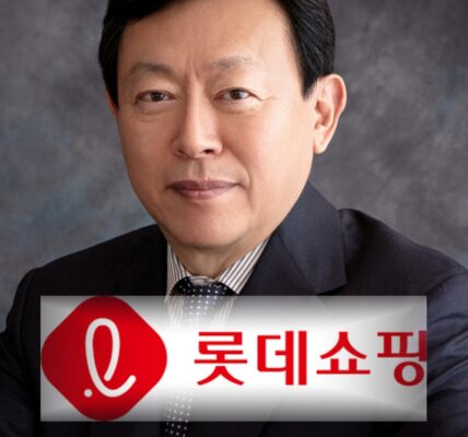 신동빈 롯데그룹 회장과 롯데쇼핑 로고.