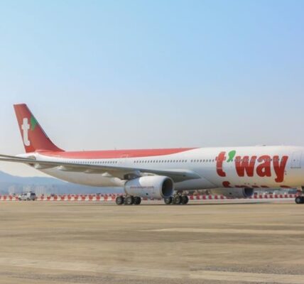 제주에서 청주로 향하던 TW844편과 동일 기종의 비행 모습. 이륙 7분 만에 엔진 이상으로 회항했다.