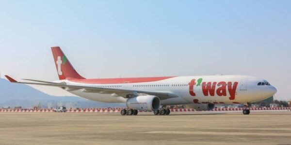 제주에서 청주로 향하던 TW844편과 동일 기종의 비행 모습. 이륙 7분 만에 엔진 이상으로 회항했다.