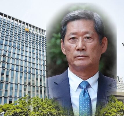 현대해상 광화문 사옥과 정몽윤 현대해상 회장.