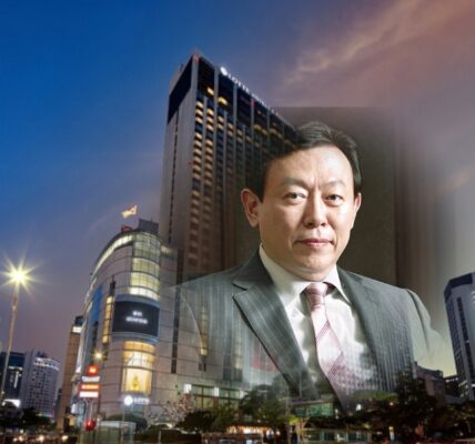 서울 중구에 위치한 롯데호텔 서울 전경 및 신동빈 롯데그룹 회장.