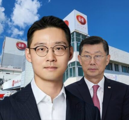 (오)김홍국 하림그룹 회장의 장남인 (왼)김준영 팬오션 상무. 올품 상주공장 전경.