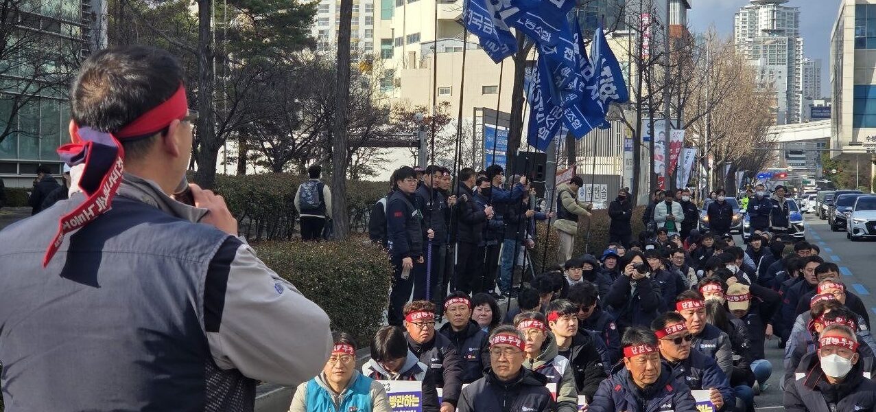 금속노조 대구지부는 태경산업의 단체협약 해지와 교섭 해태를 명백한 노조파괴 행위로 규정하고 대구지방고용노동청에 엄정한 수사와 처벌을 촉구했다.