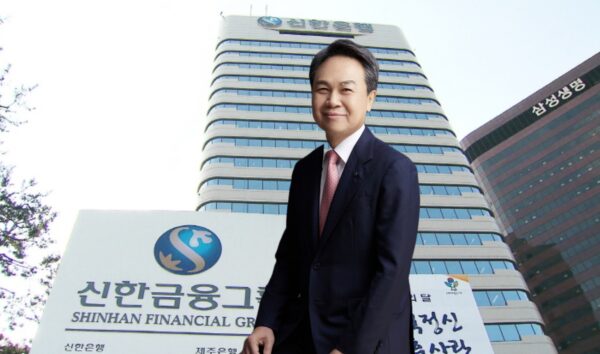 진옥동 신한금융지주 회장. 신한금융그룹 전경. 그래픽=뉴스필드