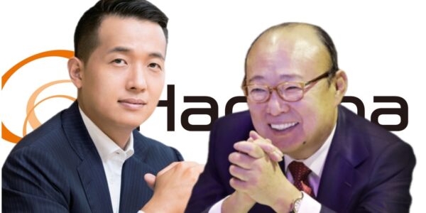 한화그룹 김승연 회장(오른쪽)과 장남 김동관 부회장(한화솔루션 대표이사). 사진=한화그룹, 그래픽=뉴스필드