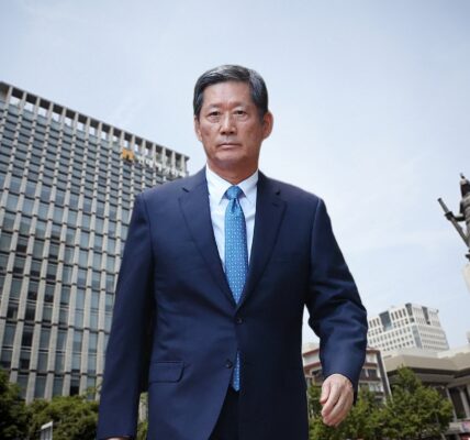 현대해상 광화문 사옥과 정몽윤 현대해상 회장. 그래픽=뉴스필드