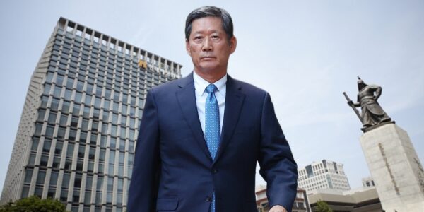 현대해상 광화문 사옥과 정몽윤 현대해상 회장. 그래픽=뉴스필드