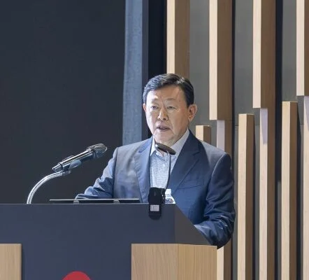 신동빈 롯데그룹 회장이 2025년 7월 1박2일 일정으로 롯데인재개발원 오산캠퍼스에서 진행된 '2025 하반기 VCM'을 주재하고 있다. 사진=롯데지주 제공.