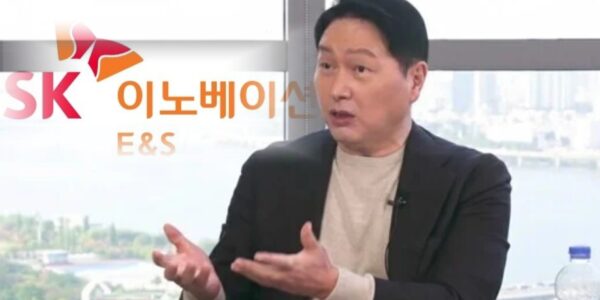 SK E&S에서 발생한 15GB 규모의 해킹 사고가 법정 신고 의무를 어기고 40개월간 은폐되었다가, 국회 조사를 앞둔 2026년 3월에야 뒤늦게 신고된 사실이 확인됐다. 지주사인 SK㈜가 IT 아웃소싱과 인적 결합을 통해 자회사를 실질적으로 관리해 온 만큼, 최태원 회장의 사고 인지 여부와 그룹 차원의 조직적 은폐 의혹에 대한 철저한 조사가 요구된다. 사진=SK그룹 제공, 그래픽=뉴스필드.