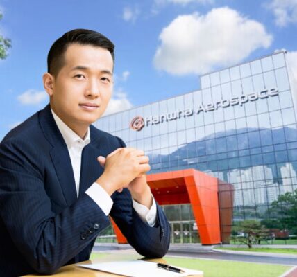 한화그룹 김동관 부회장(한화에어로스페이스 전략부문 대표이사)과 한화에어로스페이스 본사 전경. (사진=한화그룹, 그래픽=뉴스필드)