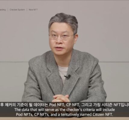 2026년 2월 10일 칼리버스 공식 디스코드 AMA 세션에서 김동규 대표가 영상을 통해 직접 발언하고 있다. 화면 자막에는 "향후 체커의 기준이 될 데이터는 Pod NFT, CP NFT, 그리고 가칭 시티즌 NFT입니다"라고 적혀 있다. 환불 공지(2026년 4월 30일) 불과 두 달 전까지도 NFT 보유를 통한 보상 시스템을 약속했다는 점에서, NFT 구매를 유인한 정황의 핵심 증거로 주목된다. (출처: 디스코드 화면 캡처)