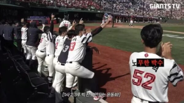 롯데 자이언츠 공식 유튜브 채널 ‘자이언츠TV’에 게시된 KIA 타이거즈전 비하인드 영상 갈무리. 내야수 노진혁(52번) 선수가 박수치는 장면에 ‘무한 박수’ 자막이 삽입되면서 ‘노무한 박수’로 읽힐 수 있는 형태로 편집돼 논란이 됐다.출처: 자이언츠TV (롯데 자이언츠 공식 유튜브 채널) / 해당 장면은 현재 삭제된 상태
