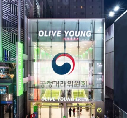 서울 명동의 '올리브영 센트럴 명동 타운' 외부 전경과 공정거래위원회 로고. (사진=올리브영, 공정위 제공, 편집=뉴스필드)