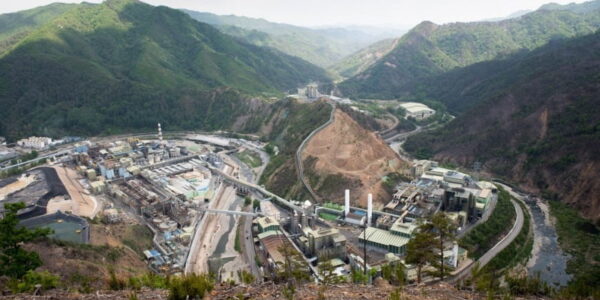 경상북도 봉화군 낙동강 최상류의 산속에 위치한 영풍 석포제련소 전경. 사진=환경보건시민센터