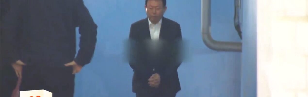 신동빈 롯데그룹 회장은 2018년 2월 13일, 국정농단 사건 1심 선고 공판에서 징역 2년 6개월 실형을 선고받고 법정 구속됐다. (출처=연합뉴스TV)