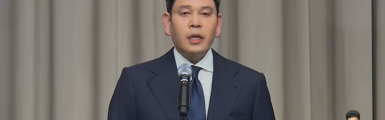 정용진 신세계그룹 회장이 5월 26일 스타벅스 '탱크데이' 논란에 대해 대국민 사과 기자회견을 하는 모습. (출처: SBS 8뉴스)