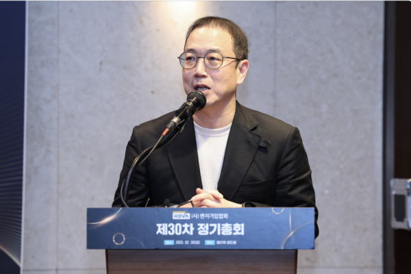 송병준 컴투스 의장(벤처기업협회장)이 지난 4월 인도 뉴델리에서 열린 ‘한-인도 비즈니스 포럼’과 벤처·스타트업 취업·창업 박람회에 참석해 국내 게임 산업을 포함한 벤처기업들의 해외 진출 전략을 점검하고 있다. (사진=벤처기업협회)