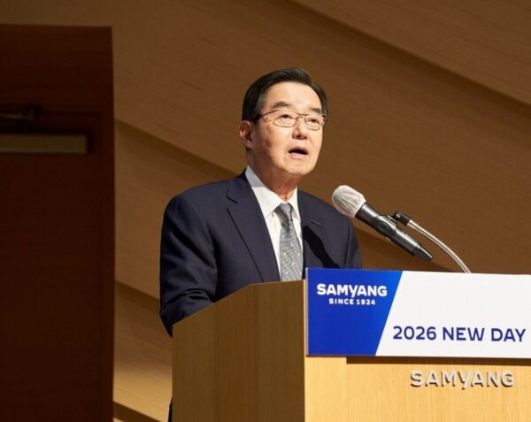 지난 1월 2일 판교 디스커버리센터에서 열린 '2026년 삼양 뉴 데이 커넥트'에서 삼양홀딩스 김윤 회장이 임직원들에게 신년 메시지를 전하고 있다. ⓒ삼양그룹 제공