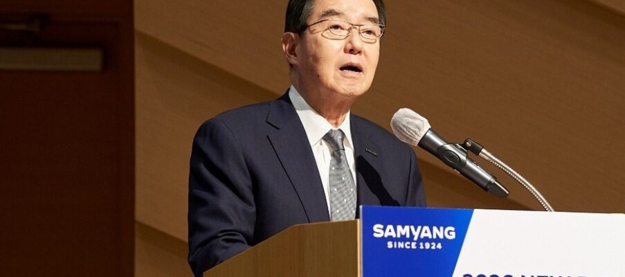 지난 1월 2일 판교 디스커버리센터에서 열린 '2026년 삼양 뉴 데이 커넥트'에서 삼양홀딩스 김윤 회장이 임직원들에게 신년 메시지를 전하고 있다. ⓒ삼양그룹 제공