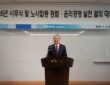 2025년 12월 12일 세종시 정부세종컨벤션센터에서 열린 국토교통부 업무보고. 이재명 대통령은 이 자리에서 코레일 자회사 5곳을 겨냥해 "민영화를 염두에 두고 쪼개진 것처럼 보인다"며 효율성 점검을 지시했다. 화면 자막은 코레일유통의 역사 매장 관리 업무를 확인하는 문답 대목이다. [사진출처=이재명 대통령 유튜브 캡처]