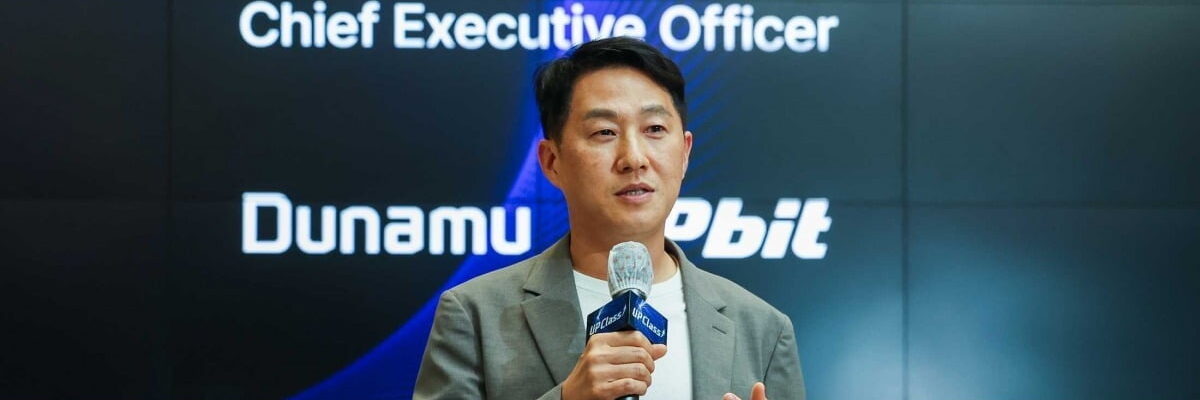 오경석 두나무 대표가 지난 5월 13일 서울 고려대 서울캠퍼스 SK미래관에서 열린 대학생 특강 '업클래스'에서 발표하고 있다. 사진=두나무 제공