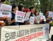 10일 오전 서울 중구 서울시청 앞에서 열린 '취약계층 배제하는 재개발임대주택 입주자 모집 공고 즉각 철회 촉구 기자회견'에서 참가자들이 구호를 외치고 있다.